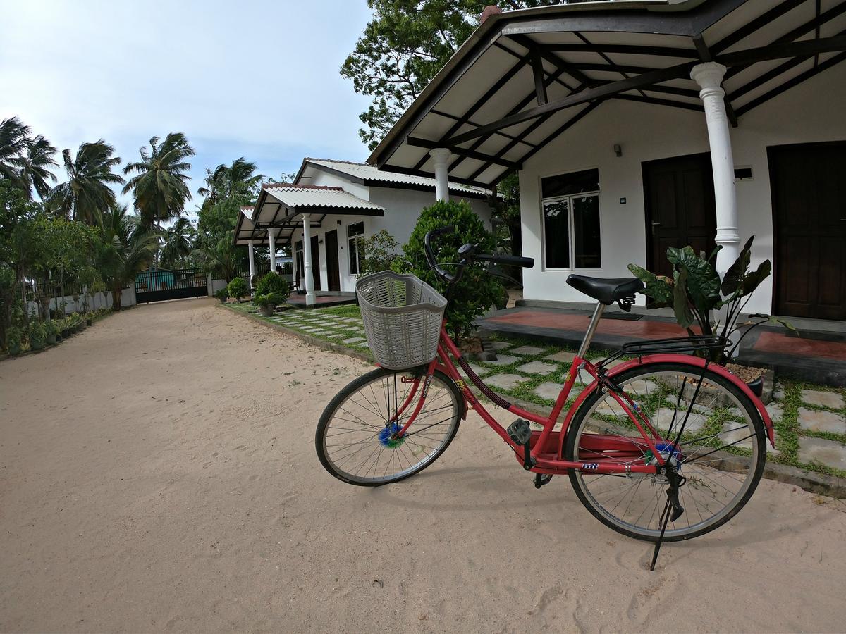 Luna Beach Hotel Nilaveli Exterior foto